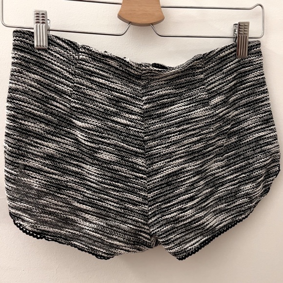 H&M Divided Black + White Striped Knit Shorts - Picture 3 of 4